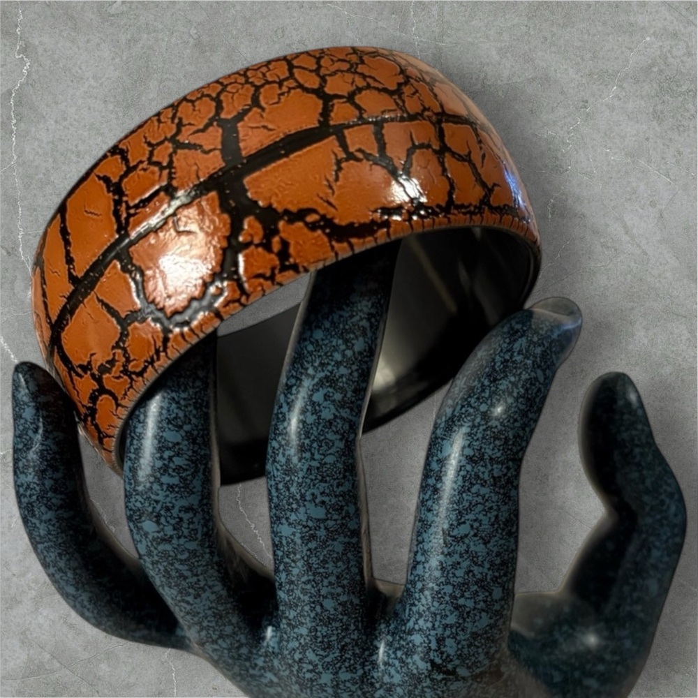 NWT Caramel Brown Crackle Leather-Look Acrylic Bangle